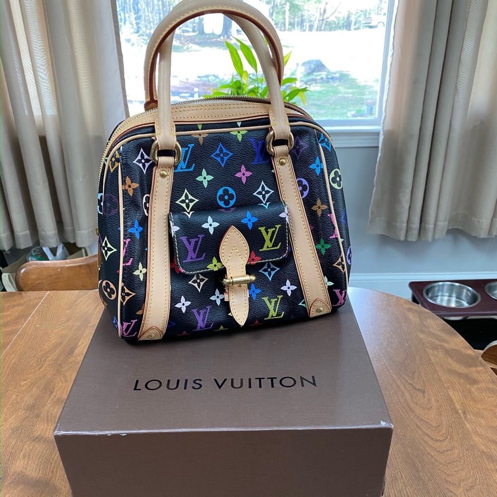 Women’s LV purse 100% authentic